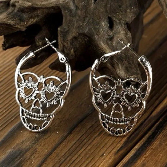 ✨Betsey Johnson Silver Sugar Skull Earrings - Picture 2 of 5